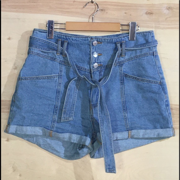 Forever 21 women’s high waisted jean short size 30 - Picture 1 of 4